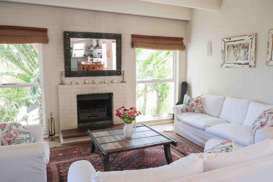 To Let 4 Bedroom Property for Rent in Bokkemanskloof Western Cape